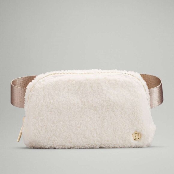 FWP50$ Lululemon Fleece Sherpa Bag *GUC - Picture 1 of 12